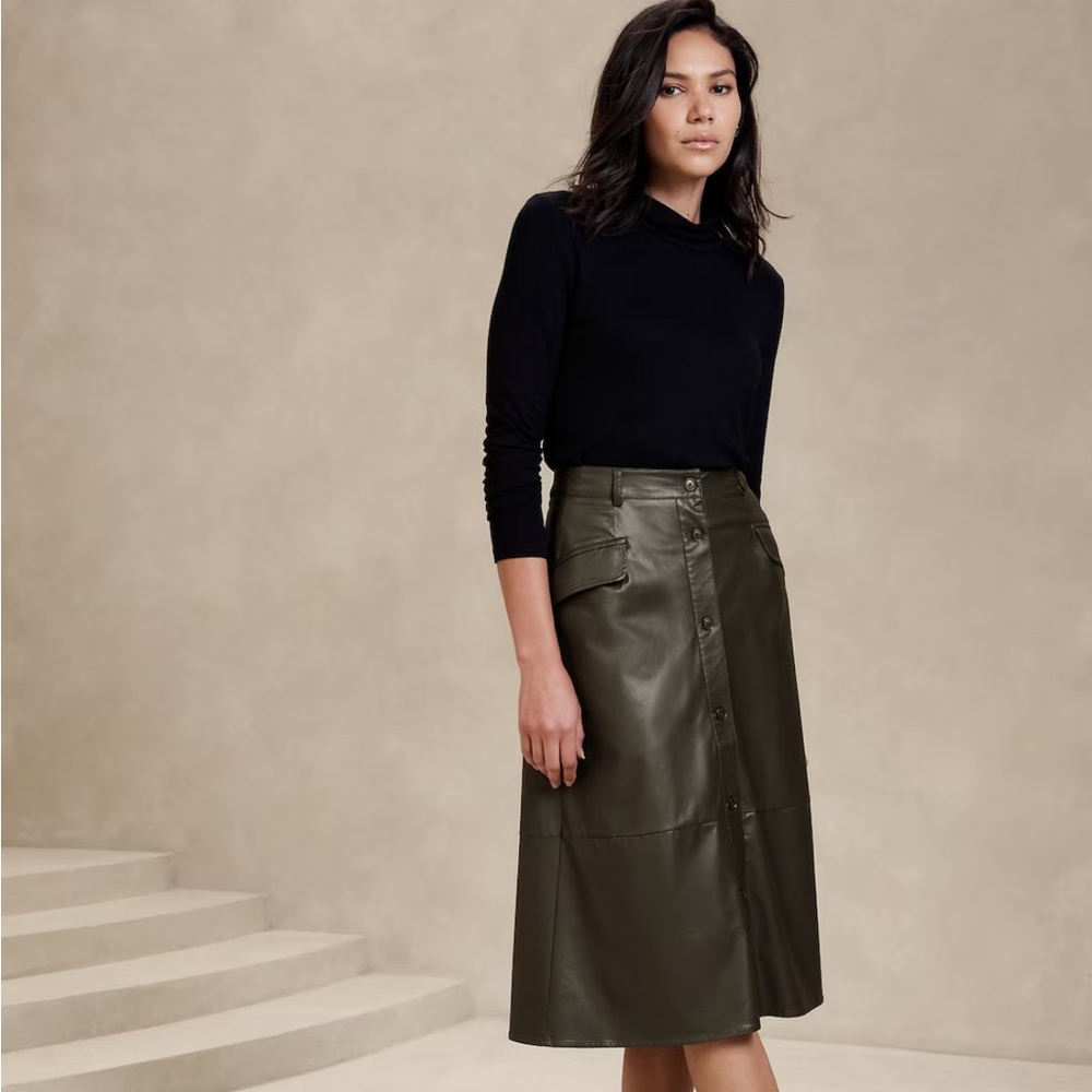 NWT Banana Republic Vegan Leather Mini Skirt 00P